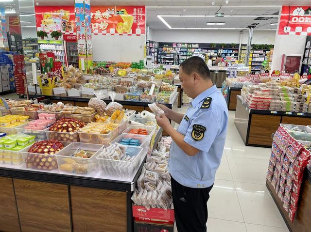 齐河县市监局开展双节前食品安全专项检查，守护群众“舌尖上的安全”